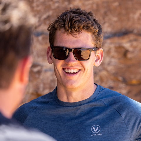 VIENTO POLARIZED SUNGLASSES (BLACK/SMOKED)
