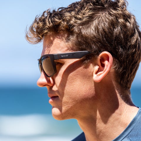 MOLOKAI POLARIZED SUNGLASSES (BLACK/SMOKED)