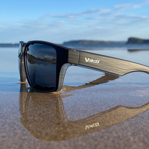 MOLOKAI POLARIZED SUNGLASSES (BLACK/SMOKED)